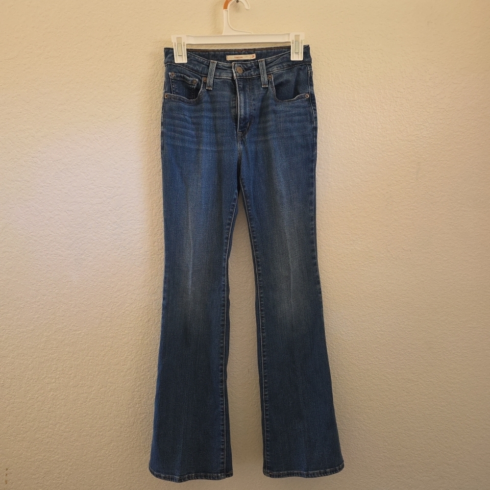 Levi's Women's Flare Jeans in Medium Blue Size 26/30 5 Pocket
